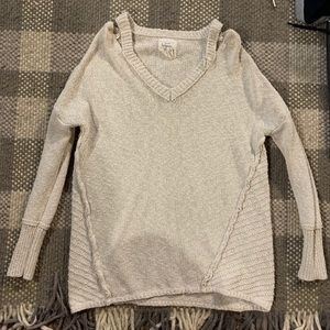Fashionable sweater